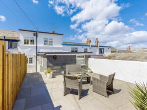 Bude beachside cottage sleeps 4