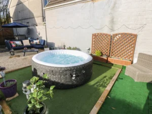 Budget hot tub cottage pets welcome