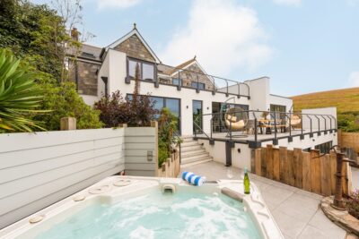 Superb hot tub holiday home sleeps 12