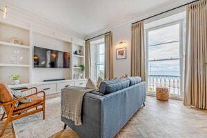 First floor luxury apartment by the sea
