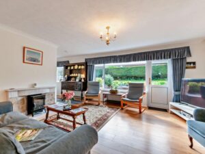 Coastal holiday home walk to beach